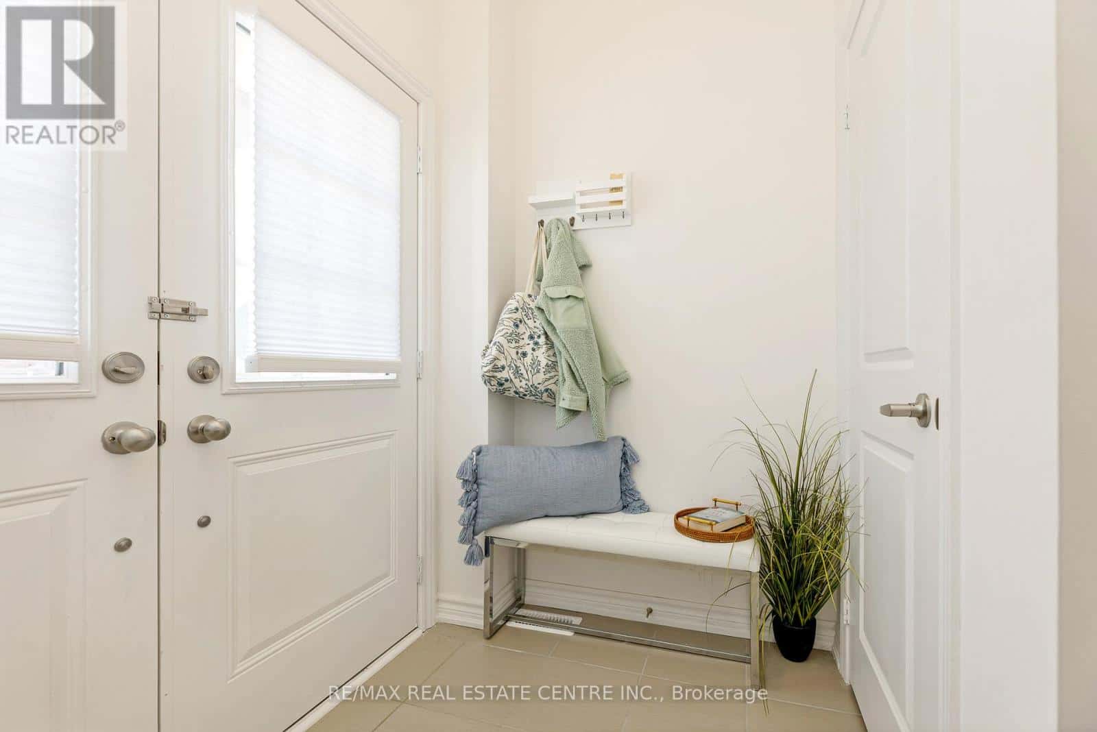 322 RUSSELL STREET — Southgate - Photo 2 of 28