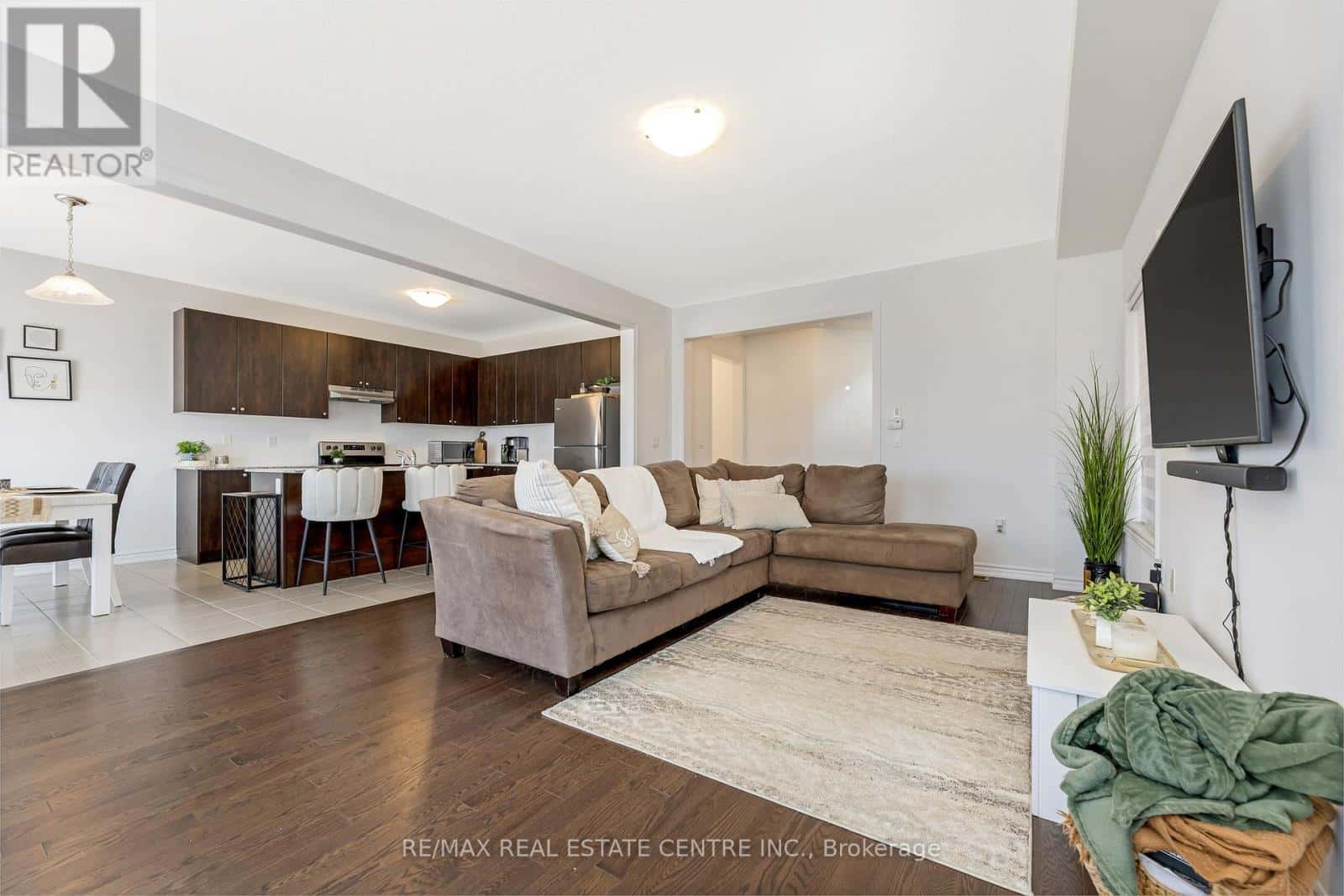 322 RUSSELL STREET — Southgate - Photo 3 of 28