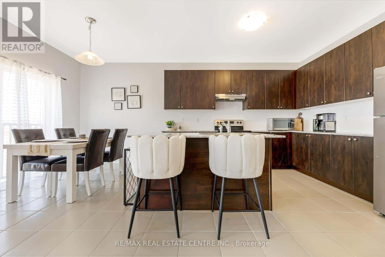 322 RUSSELL STREET — Southgate - Photo 4 of 28