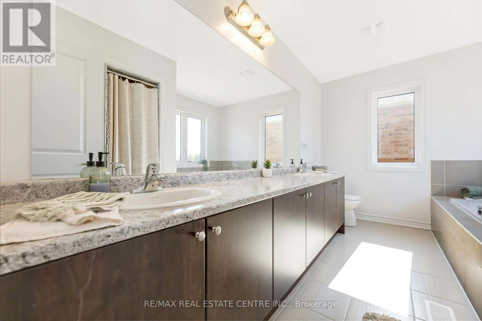 322 RUSSELL STREET — Southgate - Photo 5 of 28