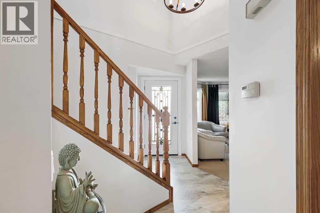 188 Christie Park Hill SW — Calgary, Alberta - Photo 4 of 41