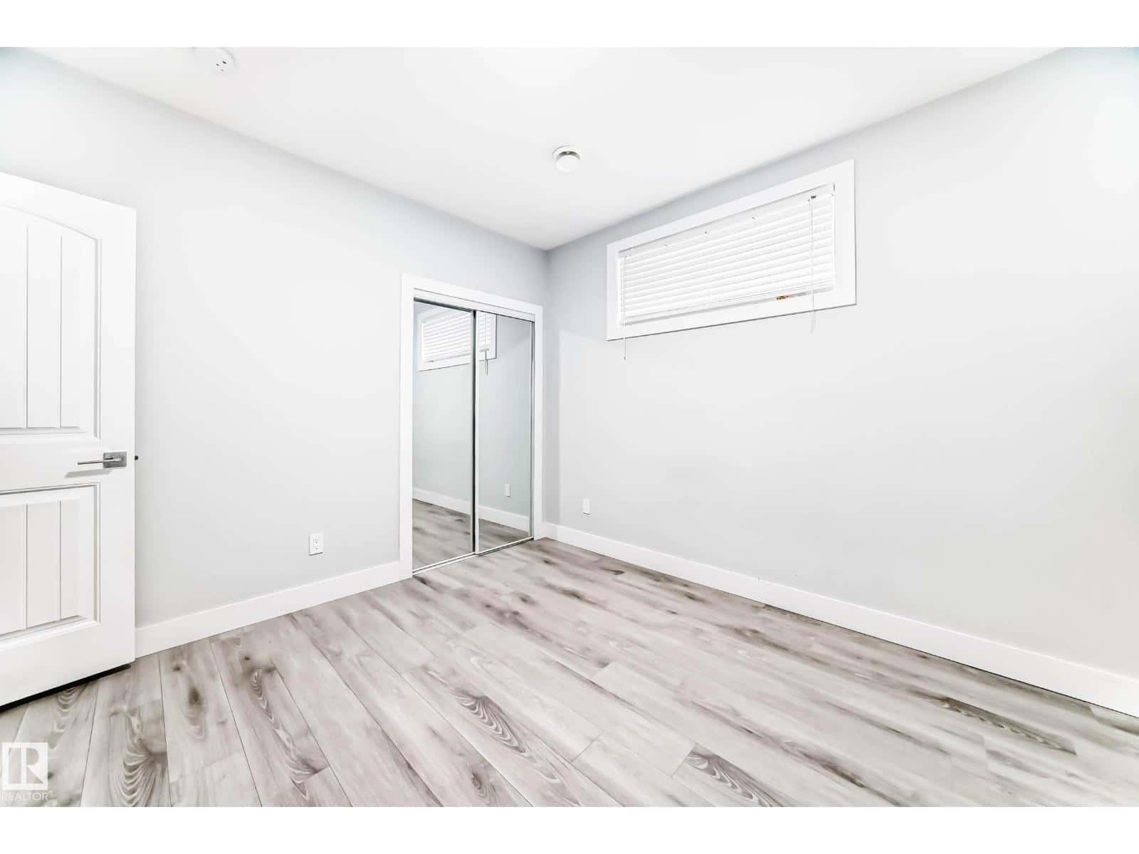 6159 12 AV SW SW — Edmonton - Photo 4 of 53