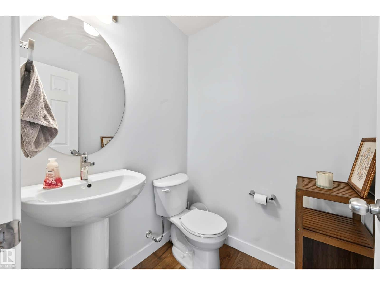 201 SUNLAND WY — Sherwood Park - Photo 3 of 50