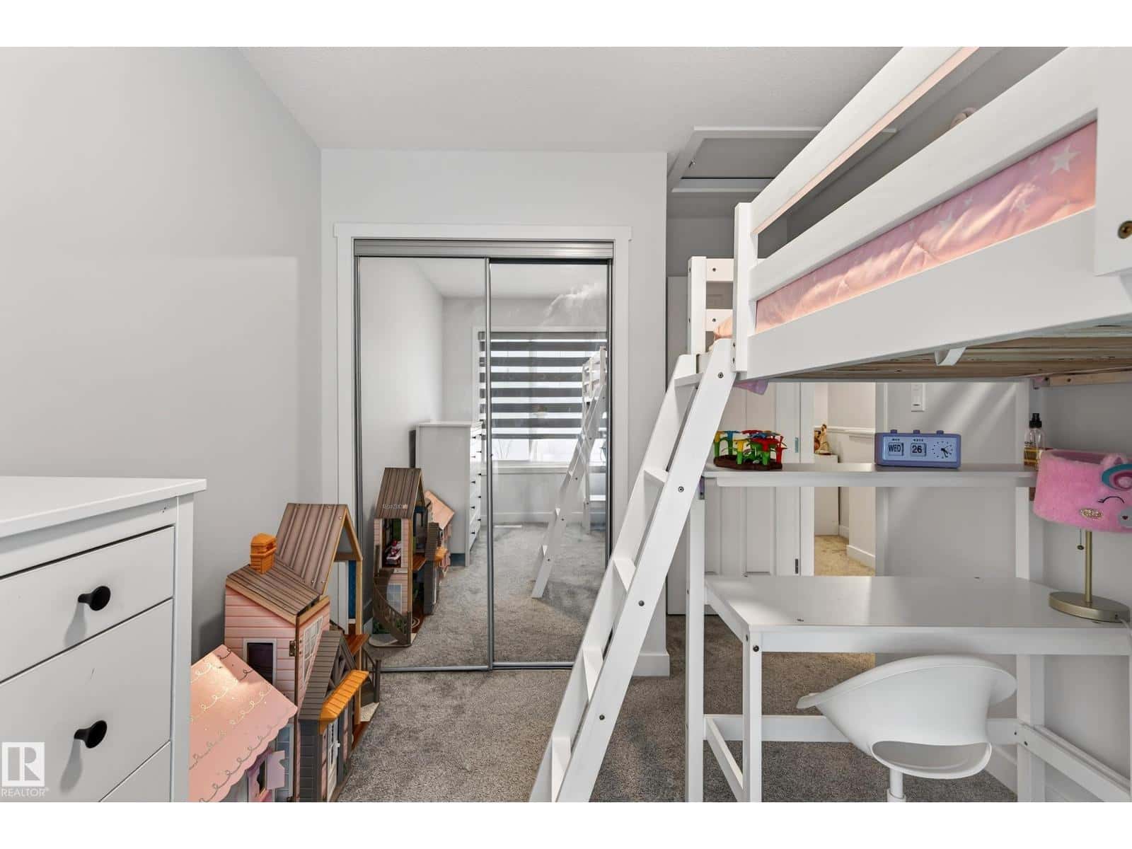 201 SUNLAND WY — Sherwood Park - Photo 5 of 50