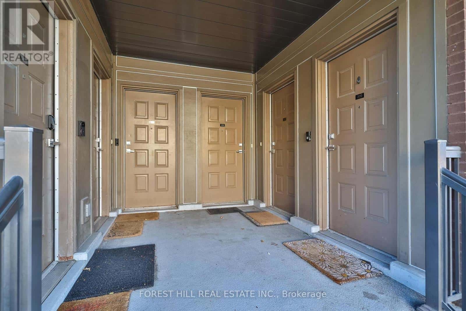 318 - 639 LAWRENCE AVENUE W — Toronto (Englemount-Lawrence) - Photo 2 of 32