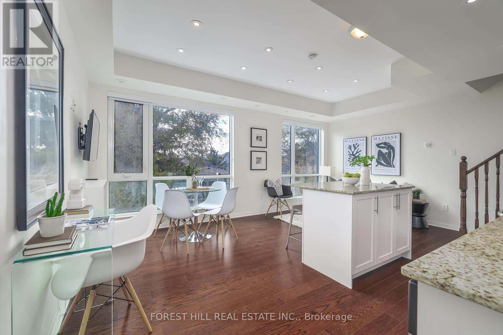 318 - 639 LAWRENCE AVENUE W — Toronto (Englemount-Lawrence) - Photo 3 of 32