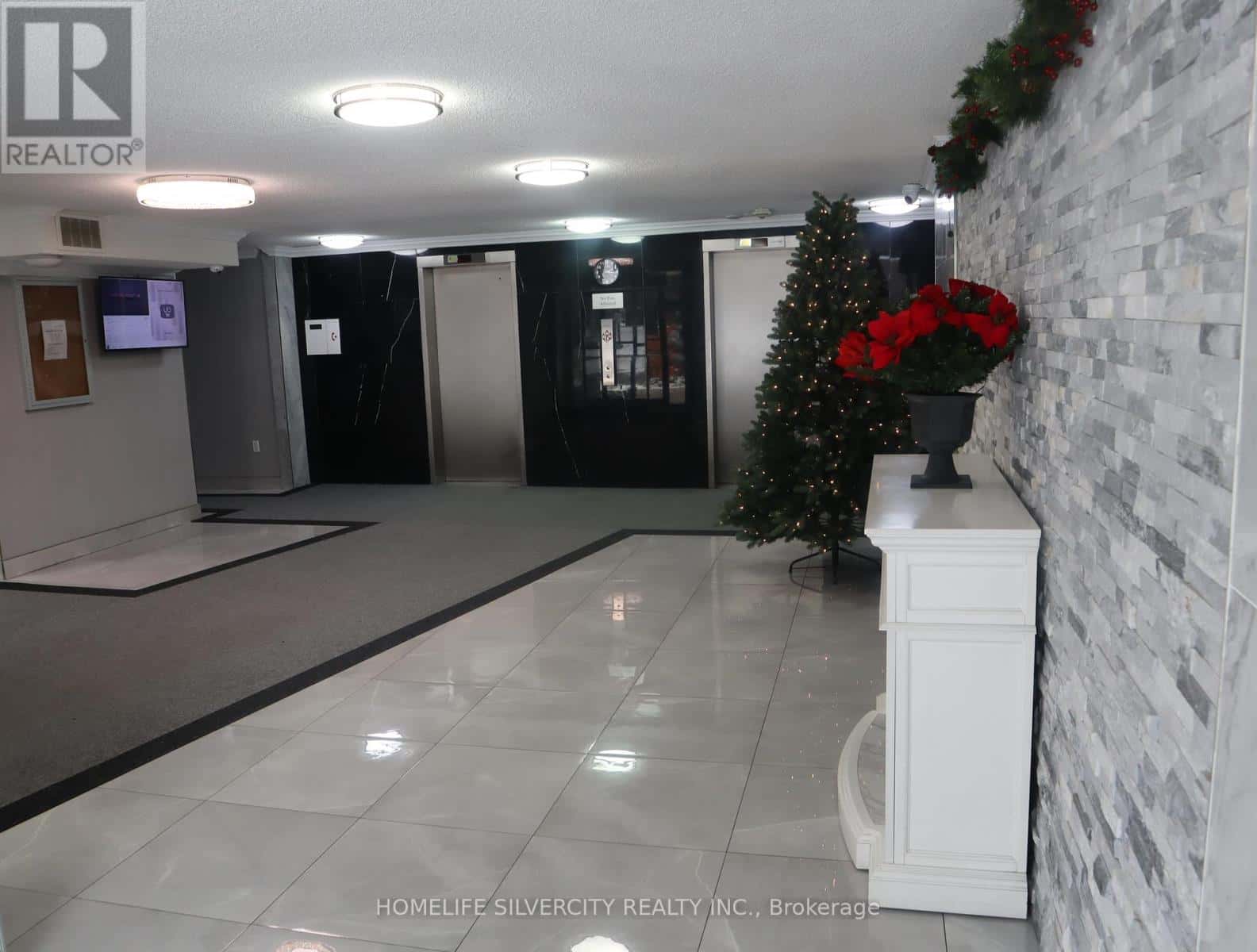 2009 - 4 KINGS CROSS ROAD — Brampton (Queen Street Corridor) - Photo 5 of 15