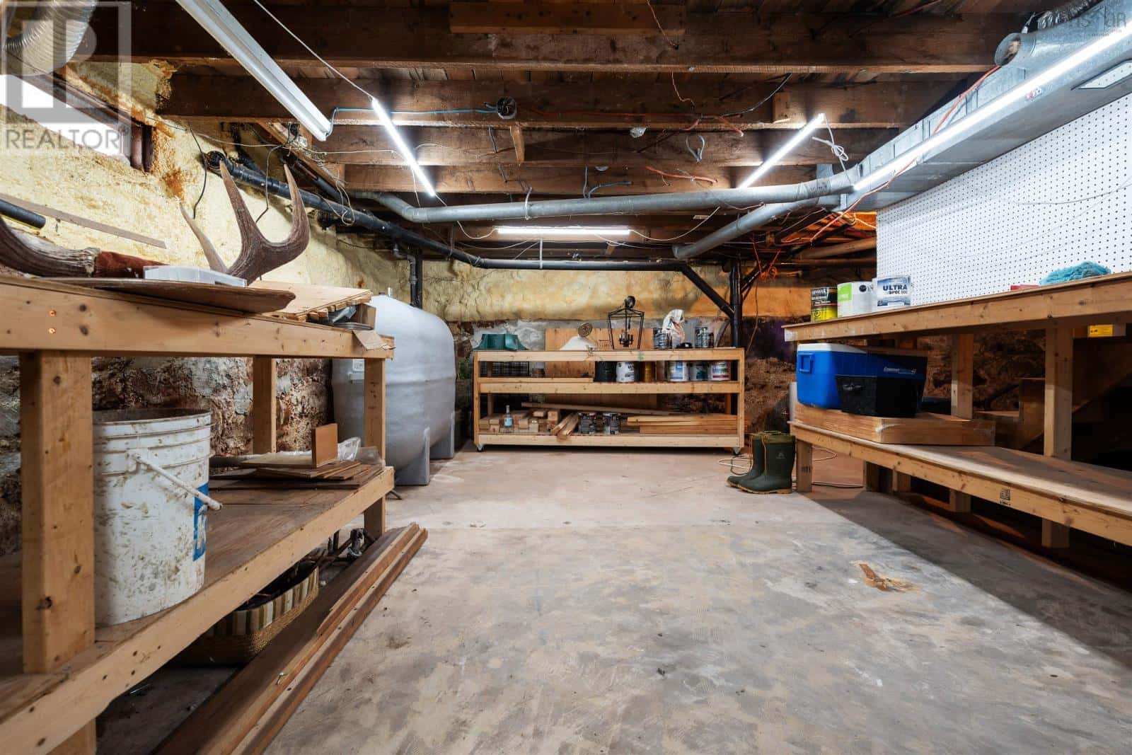 230 Victoria Street E — Amherst - Photo 5 of 50