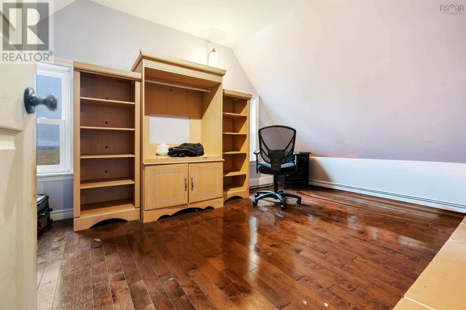 230 Victoria Street E — Amherst - Photo 4 of 50