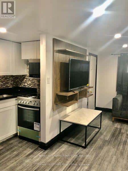 85 WILSON STREET — Hamilton (Beasley) - Photo 2 of 20