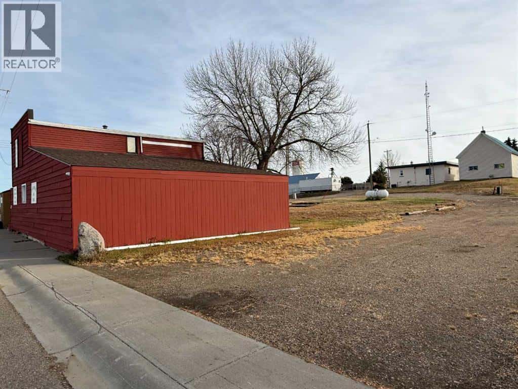 112 1 Street N — Lomond - Photo 3 of 6