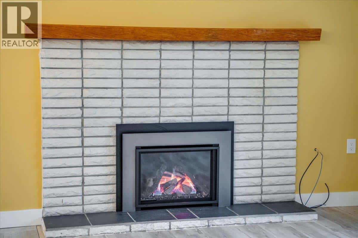 1408 Meadowbrook Drive — Castlegar - Photo 4 of 85