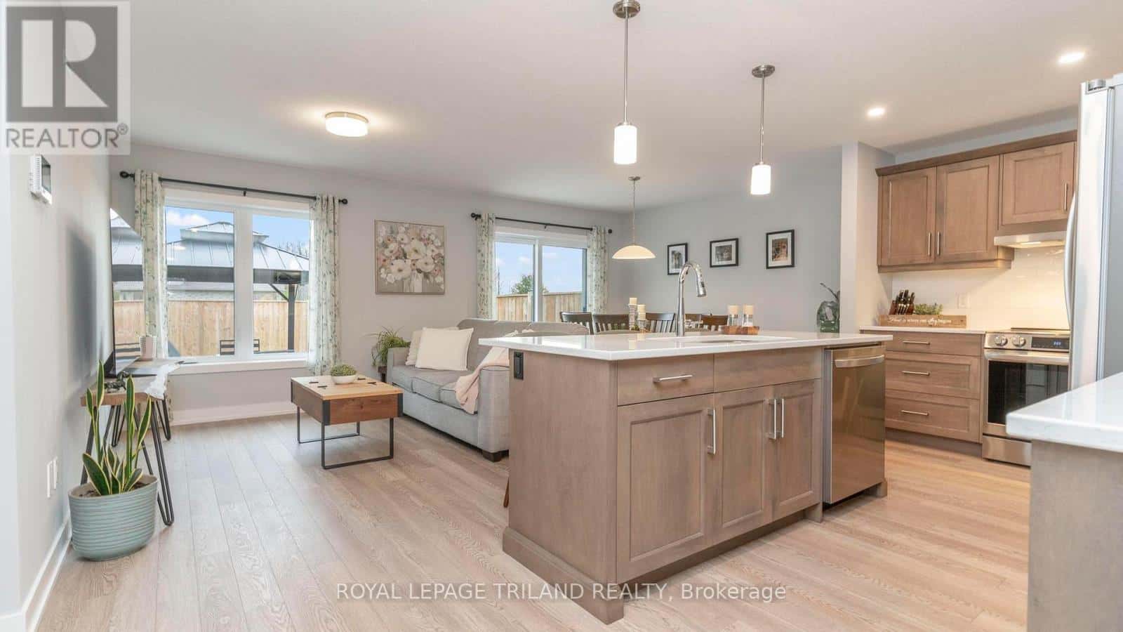 84 EMPIRE PARKWAY — St. Thomas - Photo 4 of 34