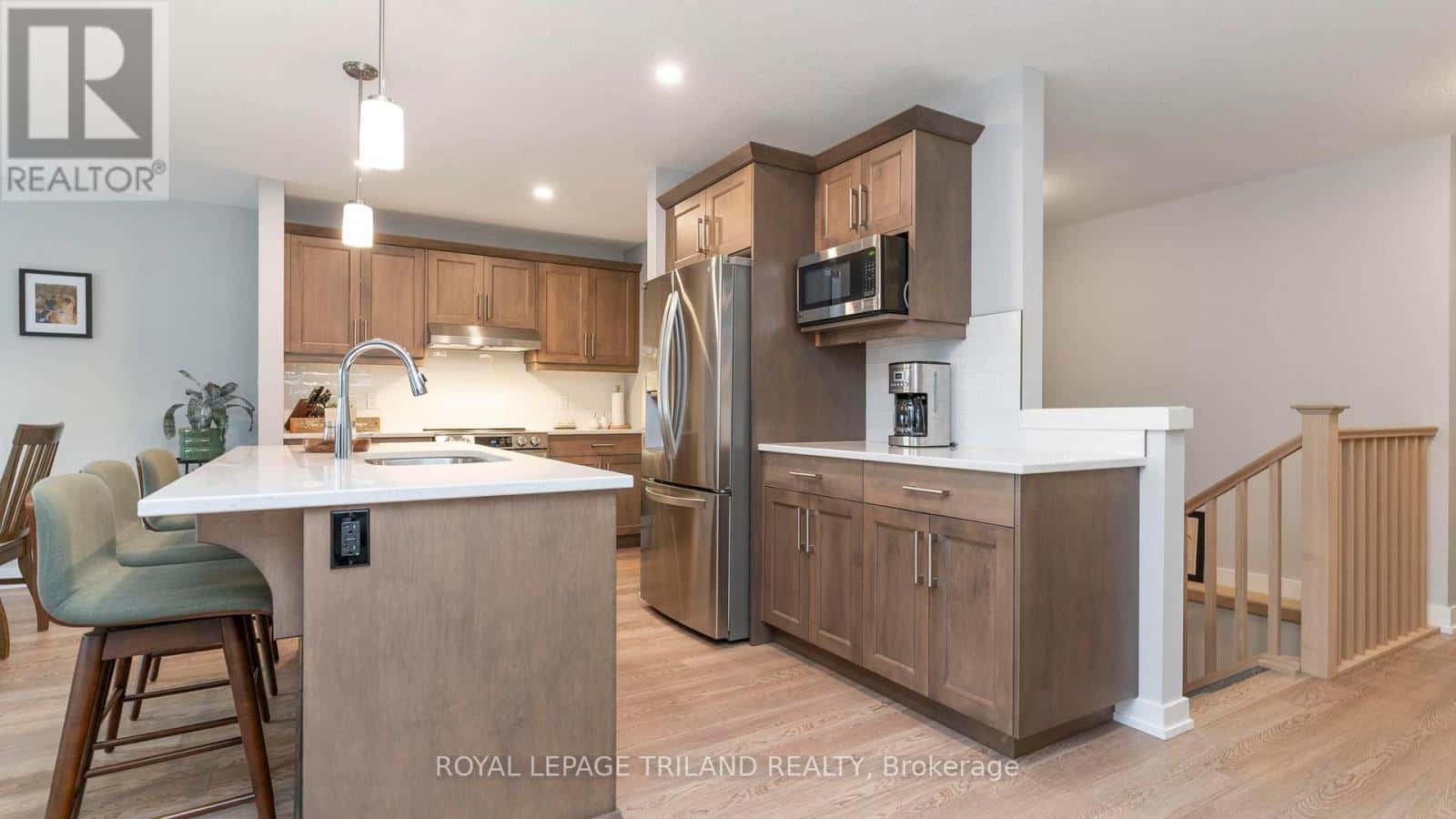 84 EMPIRE PARKWAY — St. Thomas - Photo 5 of 34