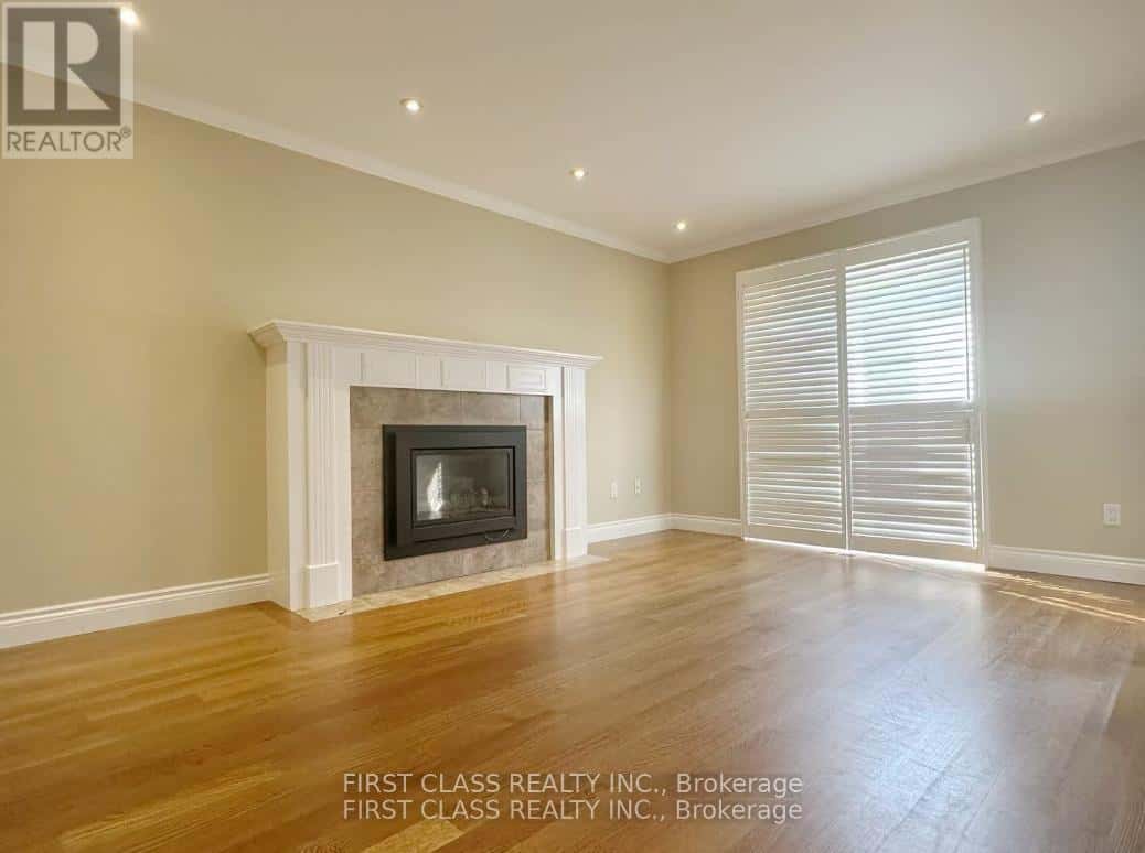 3 VERONICA CRESCENT — East Gwillimbury (Sharon) - Photo 3 of 19