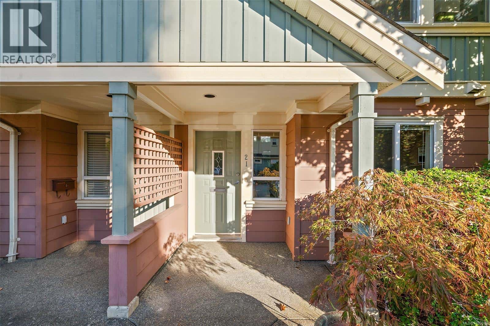 21 1019 North Park St — Victoria - Photo 2 of 31