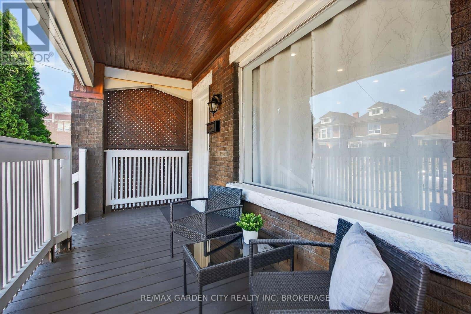 133 CONNAUGHT AVENUE N — Hamilton (Stipley) - Photo 2 of 33