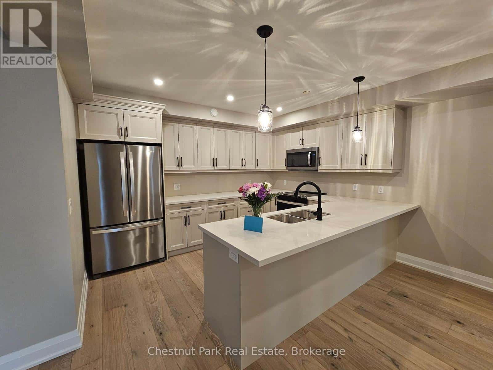 301 - 200 ANGLO STREET — Bracebridge (Macaulay) - Photo 2 of 18