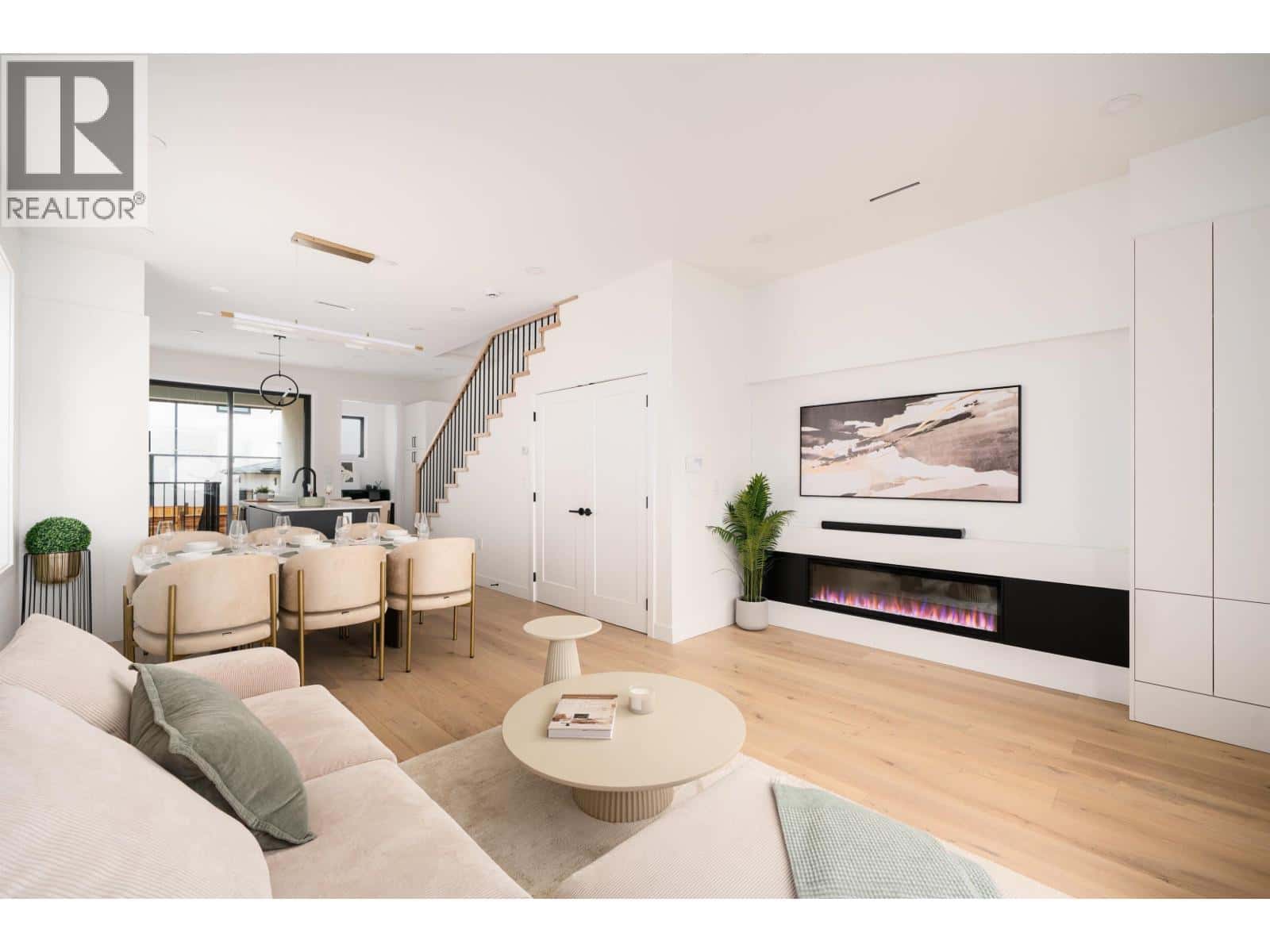 8088 LAUREL STREET — Vancouver - Photo 3 of 19