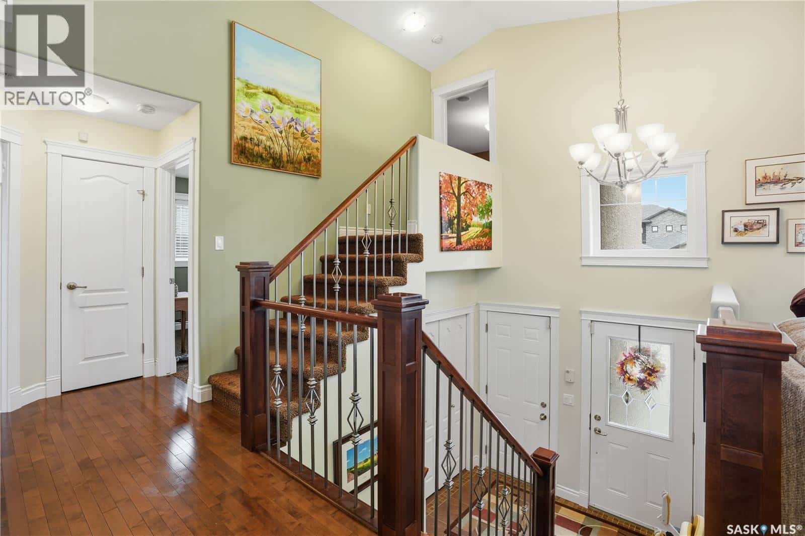 631 Ledingham CRESCENT — Saskatoon - Photo 4 of 48