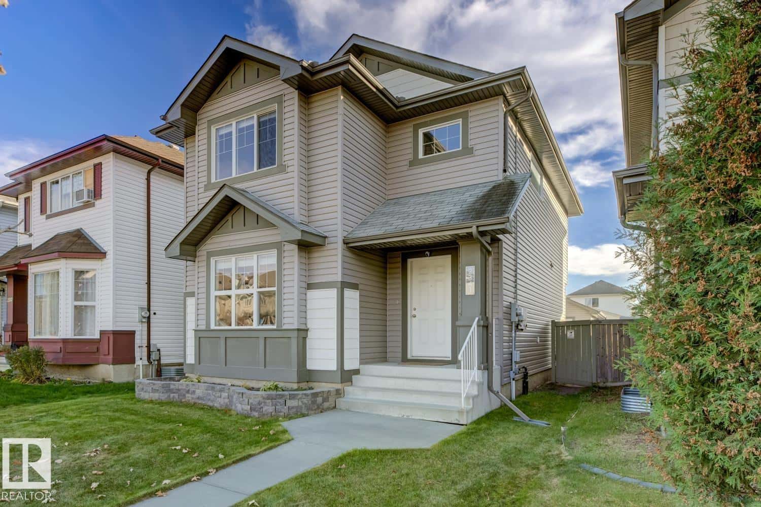 2341 29A AV NW — Edmonton - Photo 2 of 36