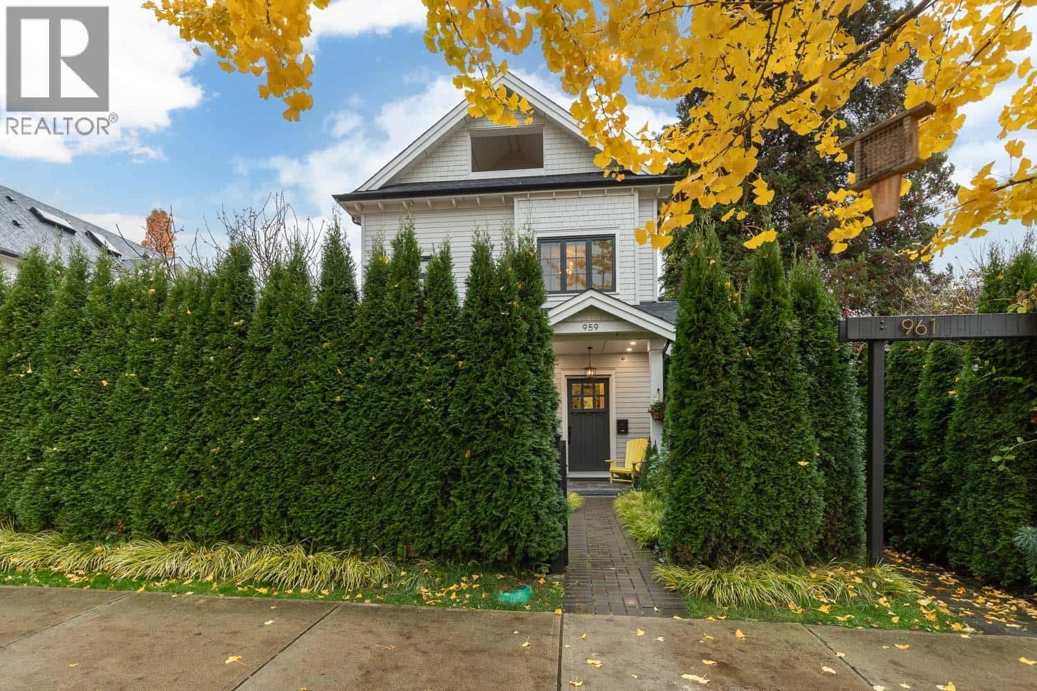 959 E 13TH AVENUE — Vancouver - Photo 2 of 28