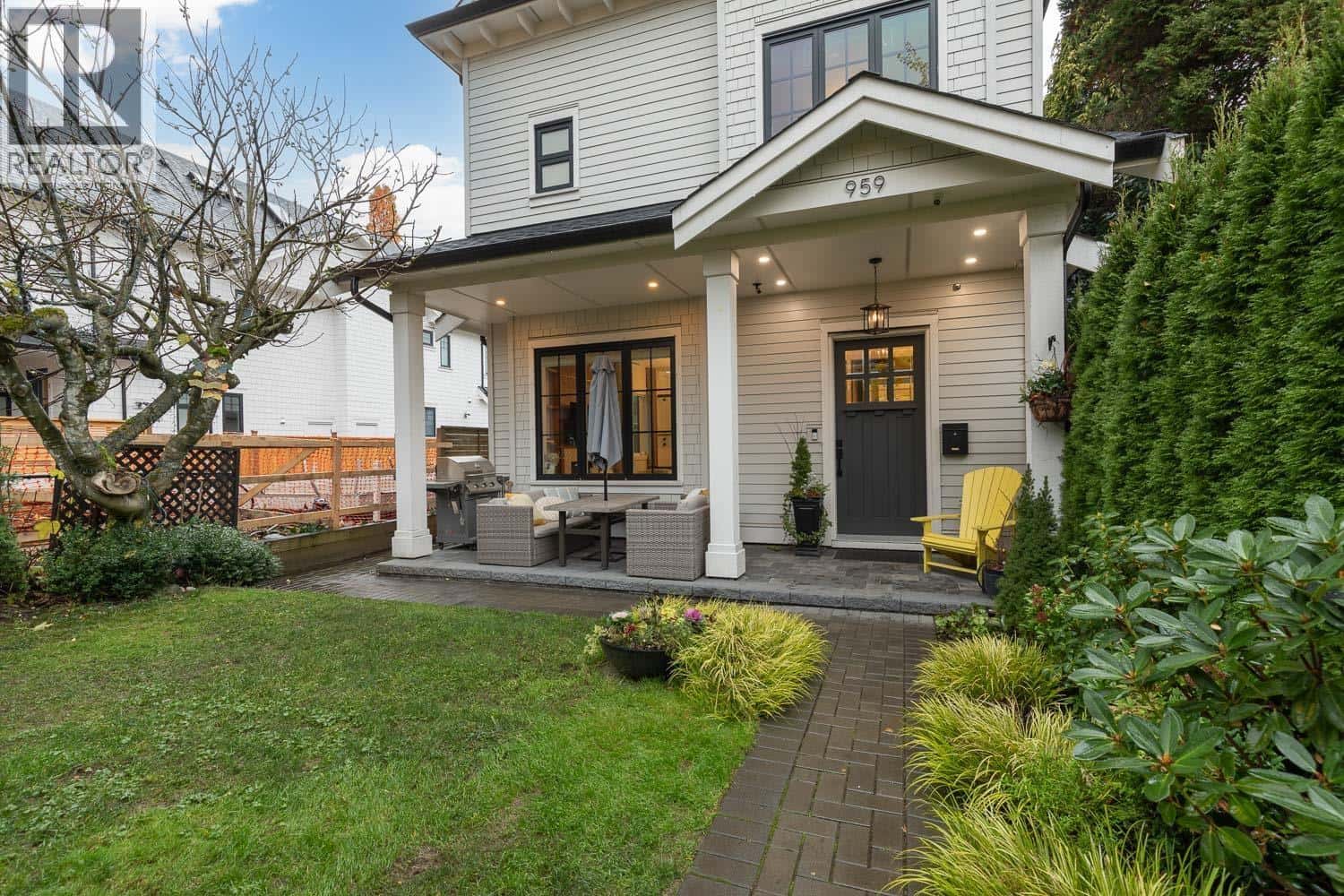 959 E 13TH AVENUE — Vancouver - Photo 3 of 28