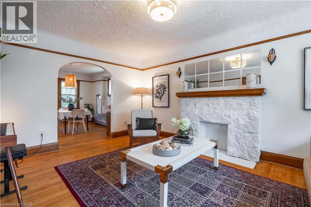 26 WEIR Street S — Hamilton - Photo 4 of 32