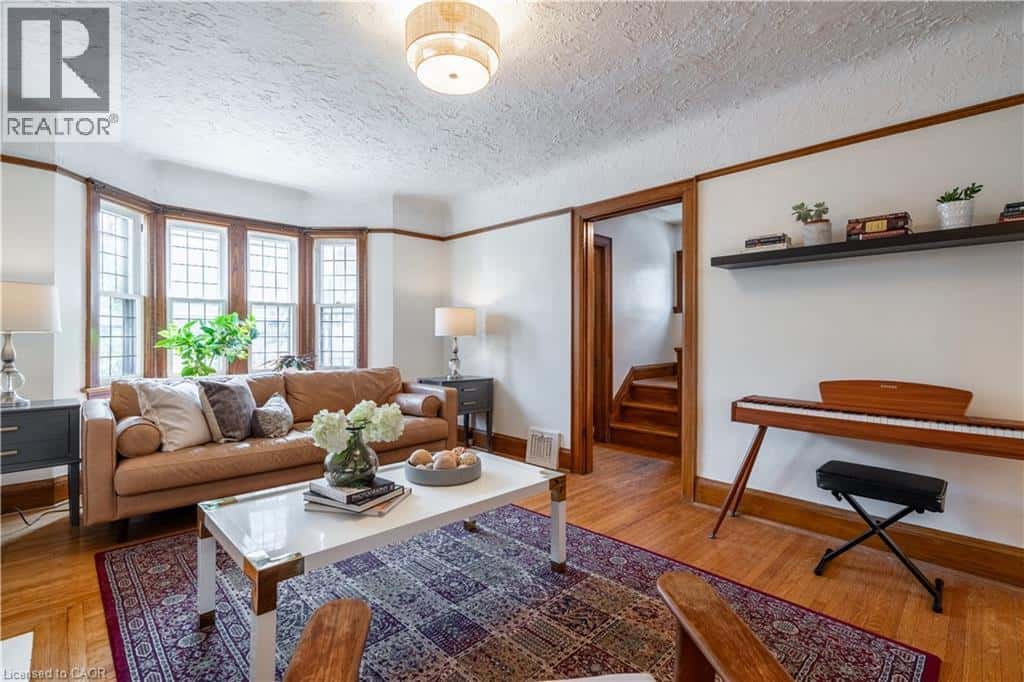 26 WEIR Street S — Hamilton - Photo 5 of 32