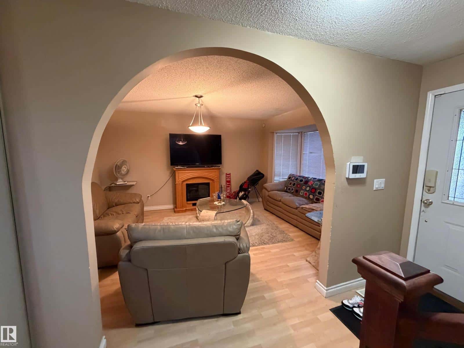 3841 62 ST NW NW — Edmonton - Photo 2 of 43