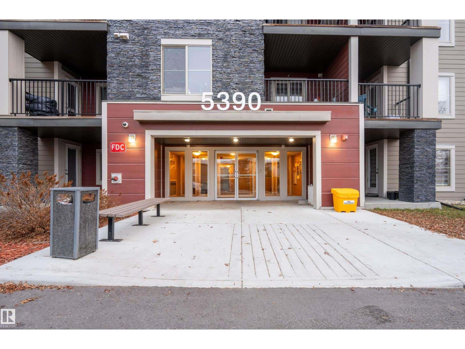 5390 Chappelle RD SW — Edmonton - Photo 2 of 37