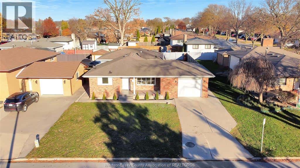 3158 BRIARBANK — Windsor - Photo 2 of 35