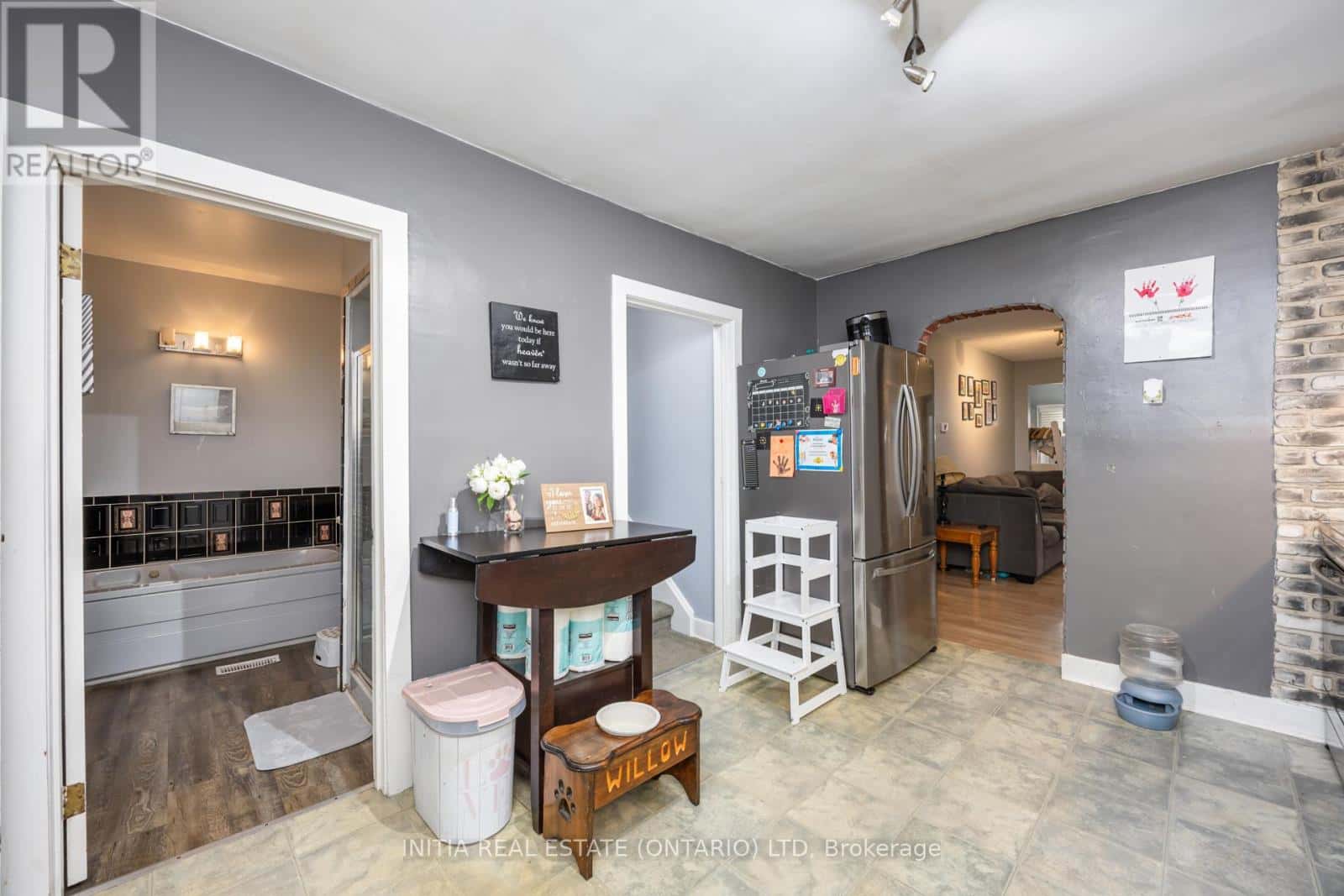 856 DEVINE STREET — Sarnia - Photo 4 of 23