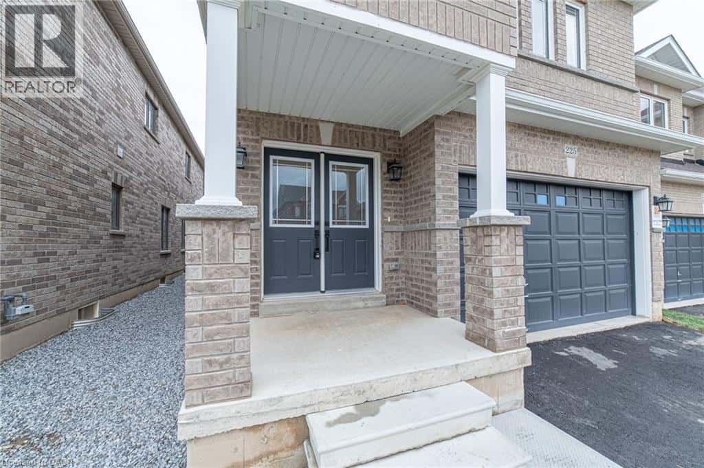 225 PALACE Street — Thorold - Photo 4 of 48