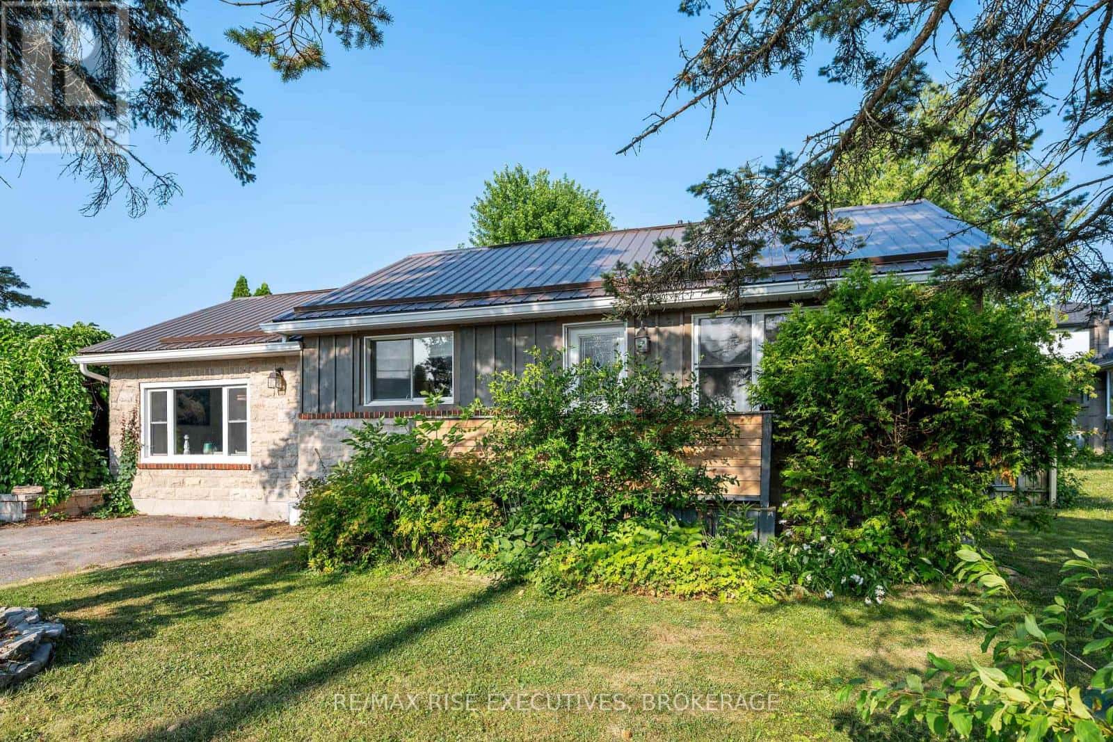 1224 WESTBROOK ROAD — Kingston (City Northwest) - Photo 2 of 34