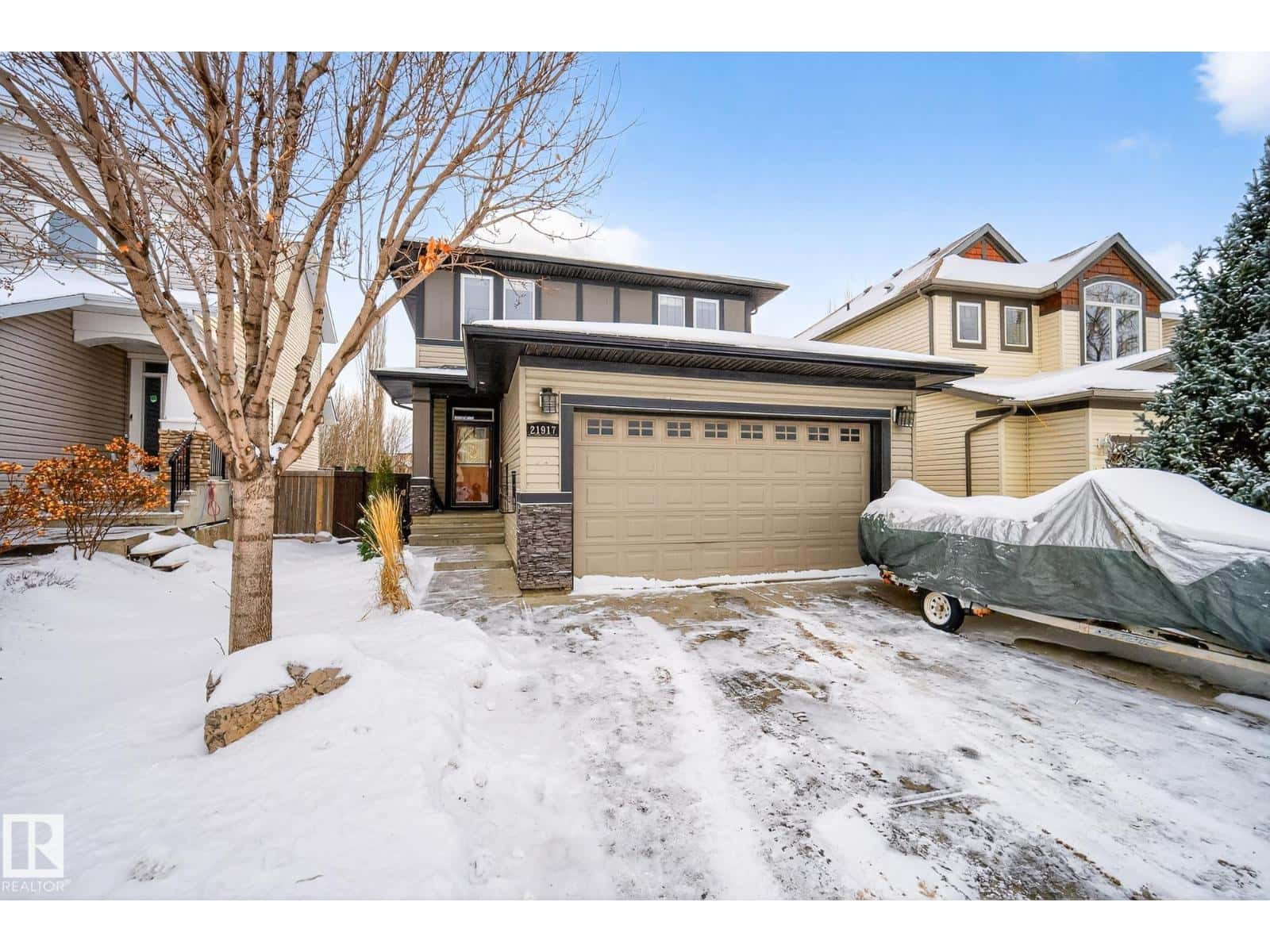 21917 95A AV NW — Edmonton - Photo 2 of 34