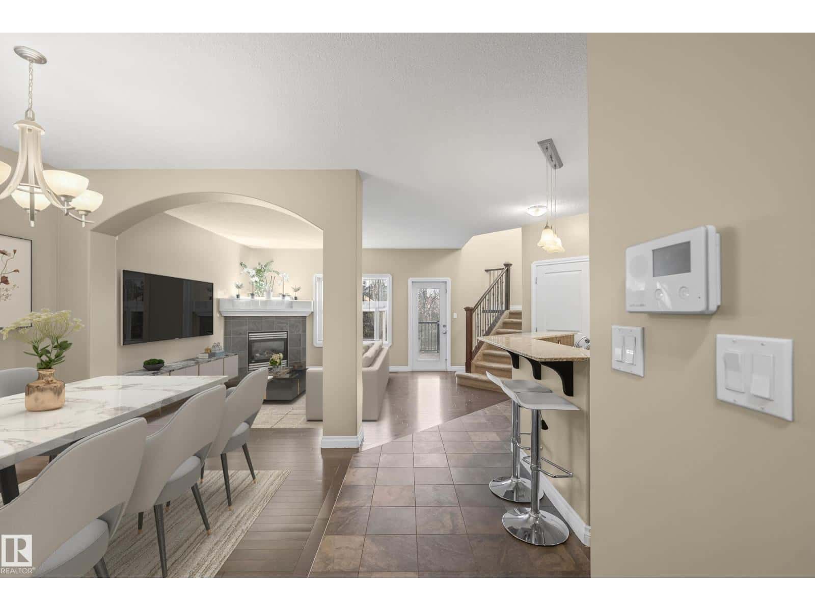 21917 95A AV NW — Edmonton - Photo 3 of 34