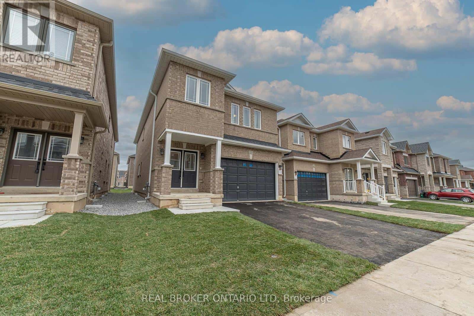 225 PALACE STREET — Thorold (Thorold Downtown) - Photo 3 of 45