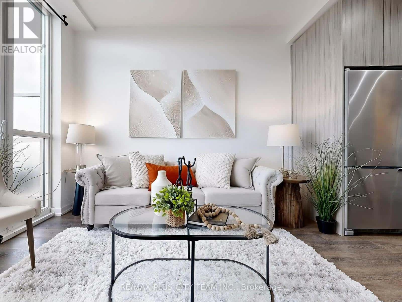 621 - 52 FOREST MANOR ROAD — Toronto (Henry Farm), Ontario - Photo 2 of 38