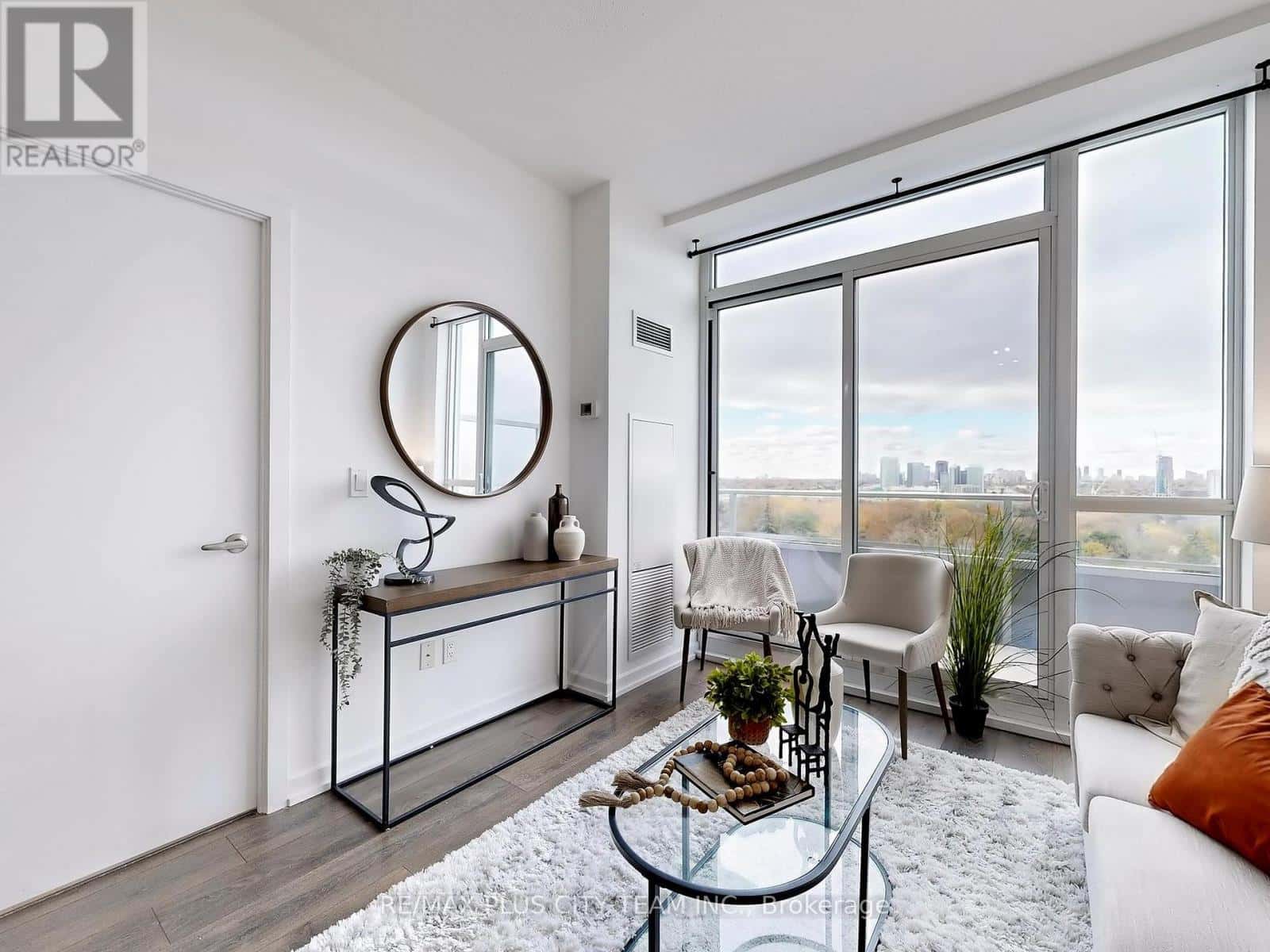 621 - 52 FOREST MANOR ROAD — Toronto (Henry Farm), Ontario - Photo 4 of 38