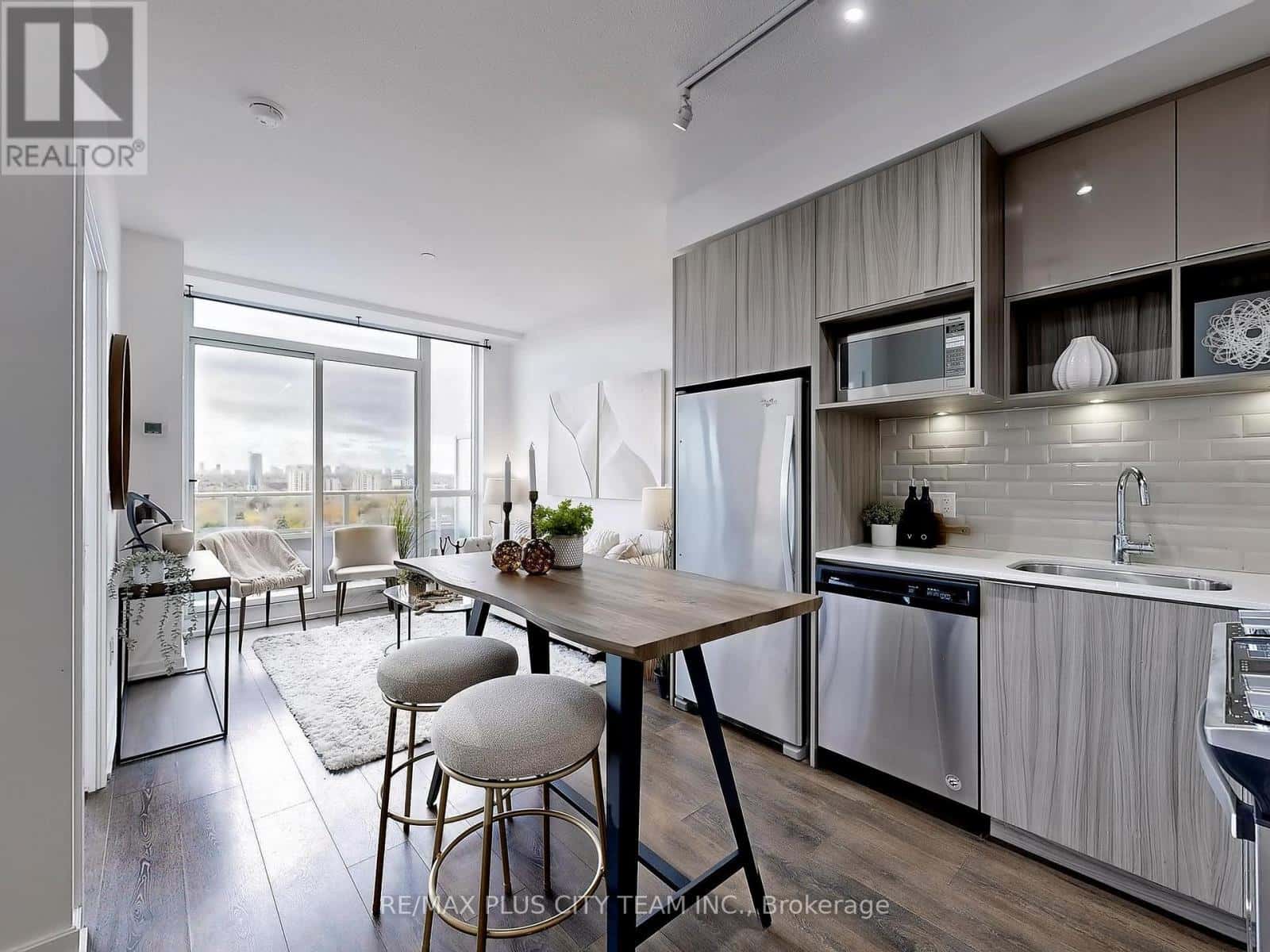 621 - 52 FOREST MANOR ROAD — Toronto (Henry Farm), Ontario - Photo 5 of 38