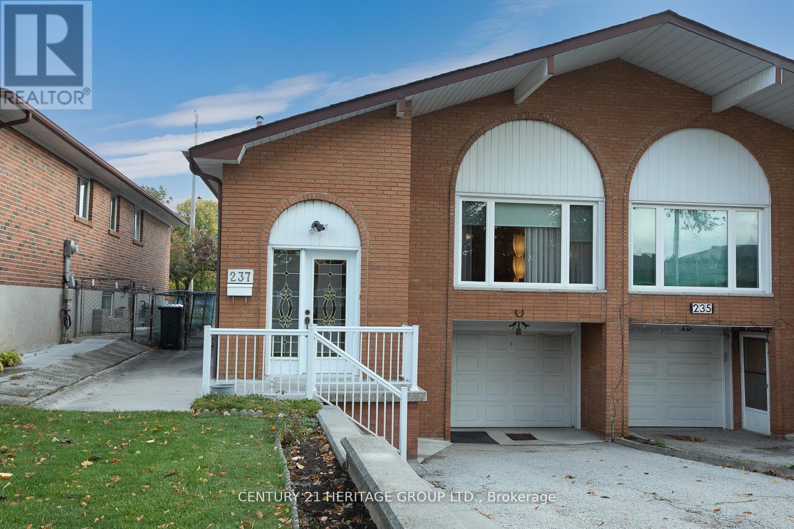 237 APACHE TRAIL — Toronto (Pleasant View) - Main photo