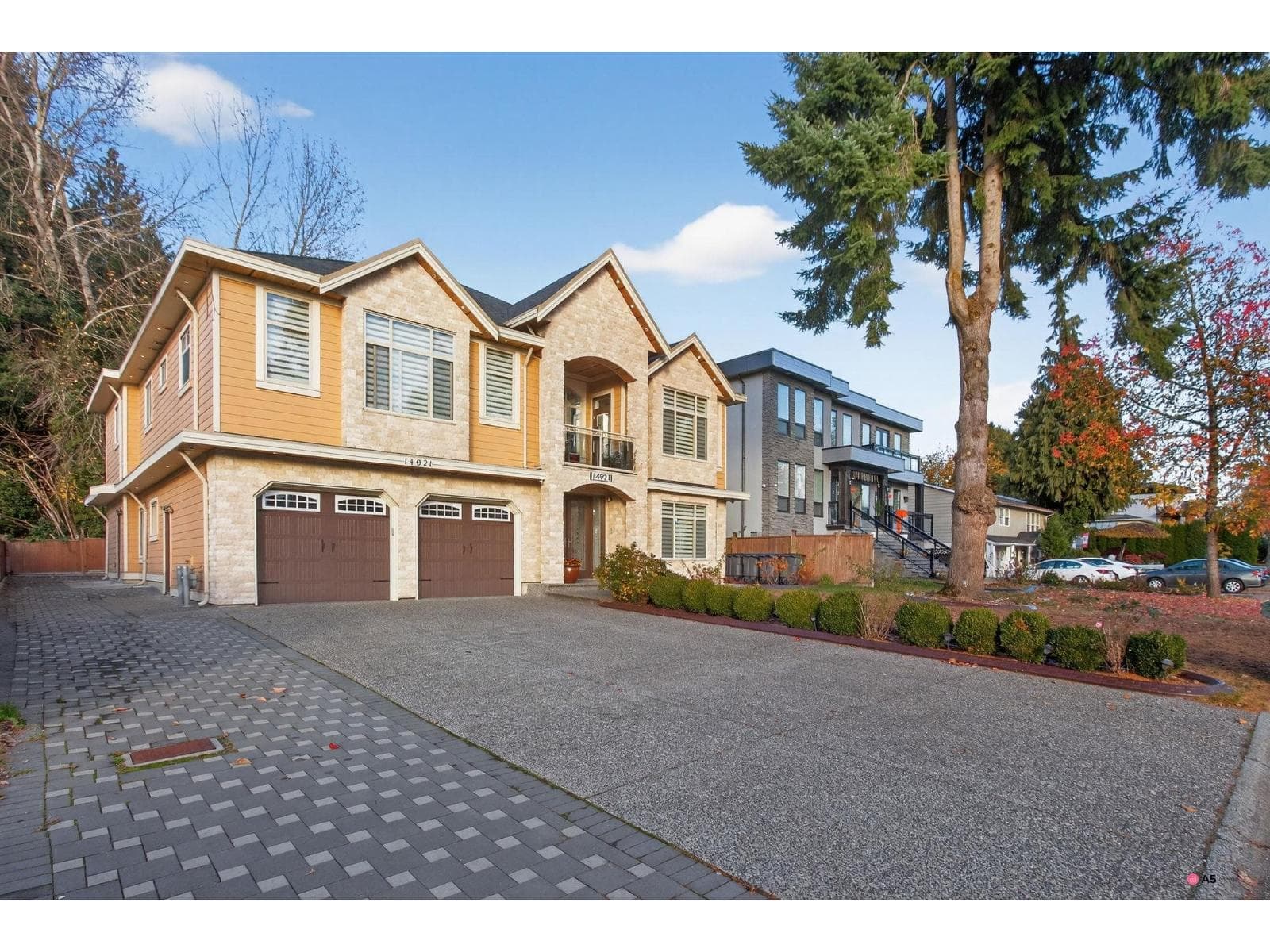 14921 90 AVENUE — Surrey - Main photo