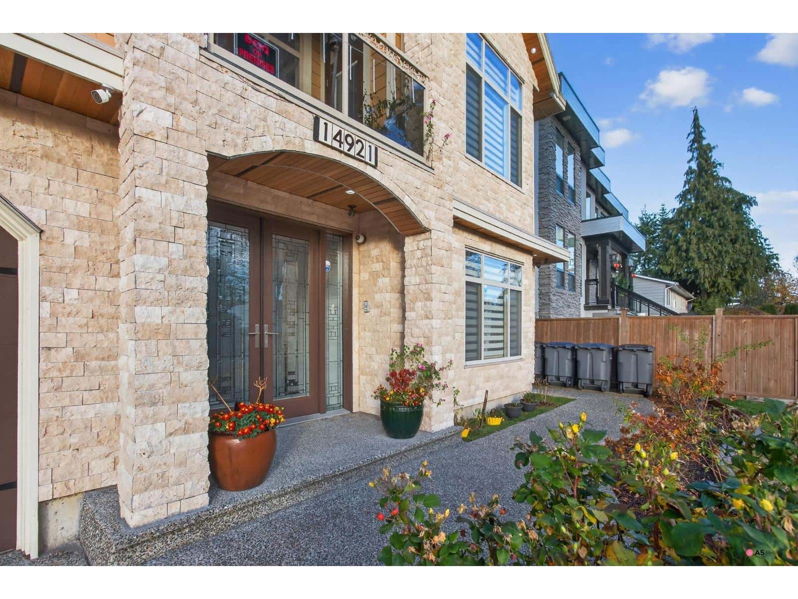 14921 90 AVENUE — Surrey - Photo 3 of 40