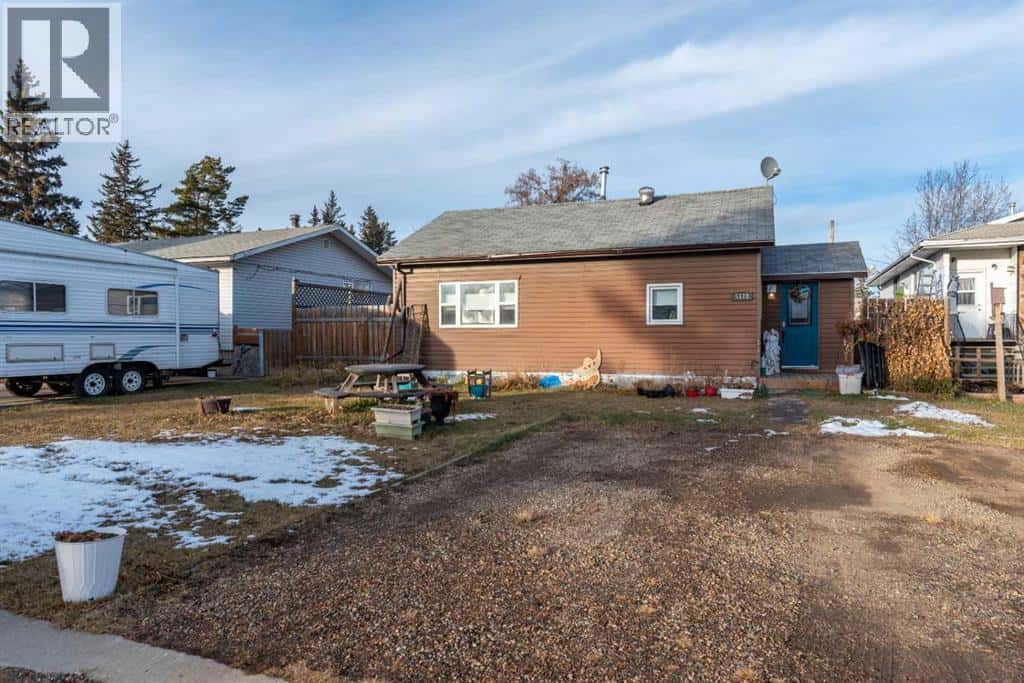 5118 51 Avenue — Blackfoot - Photo 2 of 44