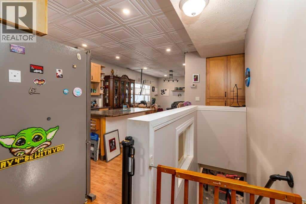 5118 51 Avenue — Blackfoot - Photo 3 of 44