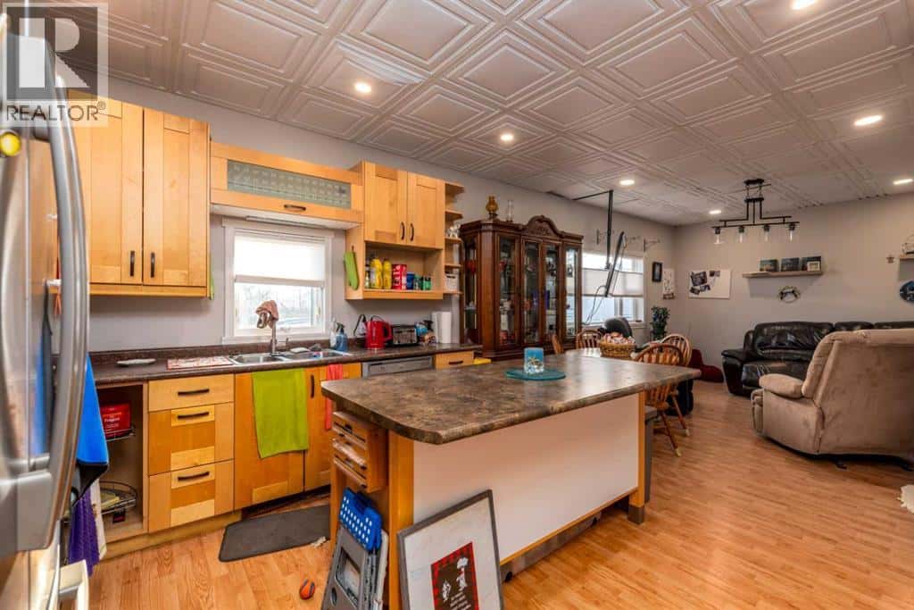 5118 51 Avenue — Blackfoot - Photo 4 of 44