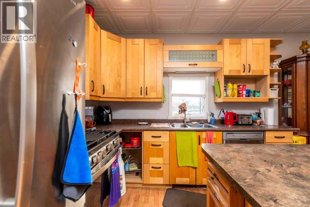 5118 51 Avenue — Blackfoot - Photo 5 of 44