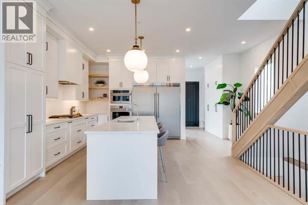 640 37 Street SW — Calgary - Photo 3 of 12