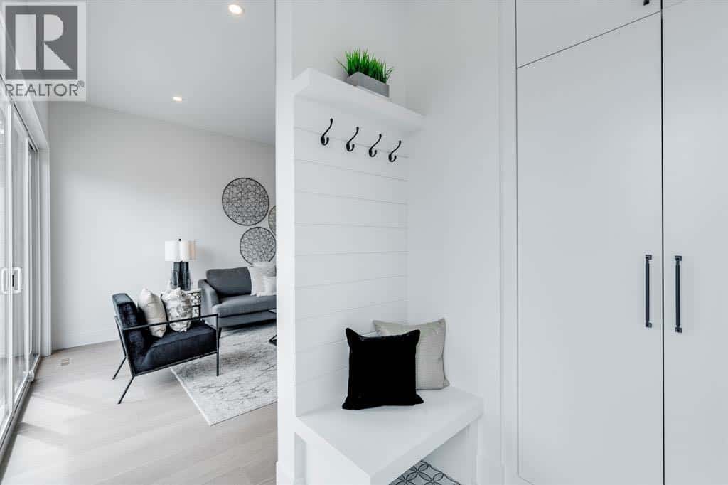 640 37 Street SW — Calgary - Photo 5 of 12